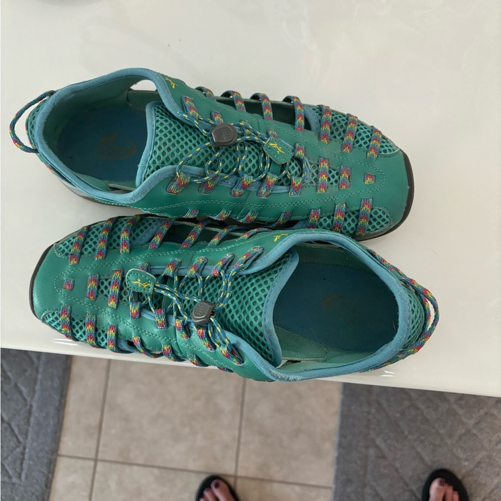 Chaco Teal color size 9.5